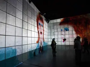 Life on Mars Revisited - projeção em grade de painéis