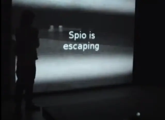 Spio is Escaping - frame de vídeo experimental